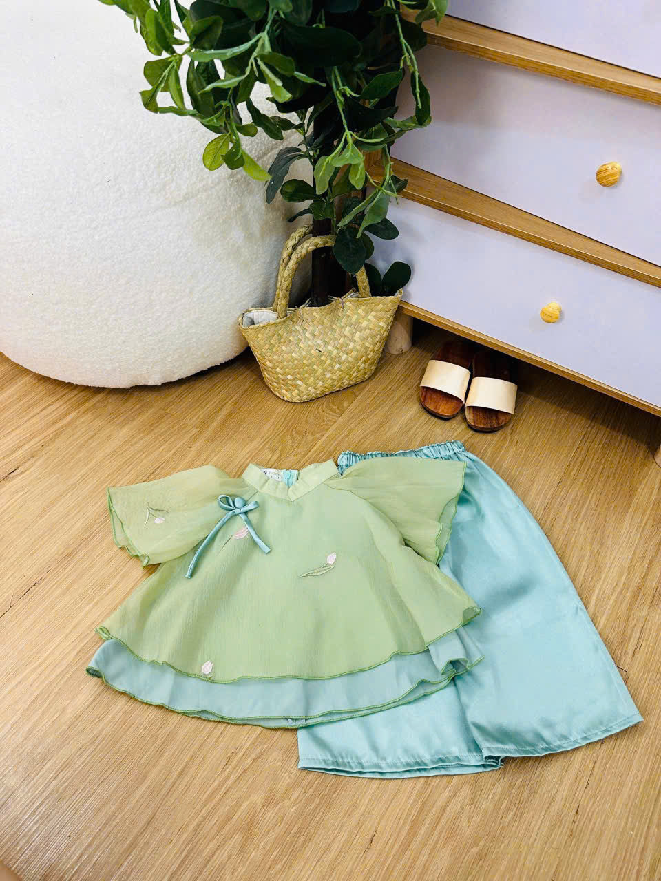 Uyên Thi Vietnamese Pháp Phục Set for Girls (0–6 Years) | Traditional Festival Outfit | Flutter Sleeves| Floral Embroidered Festival Outfit | Tết & Cultural Celebration Wear