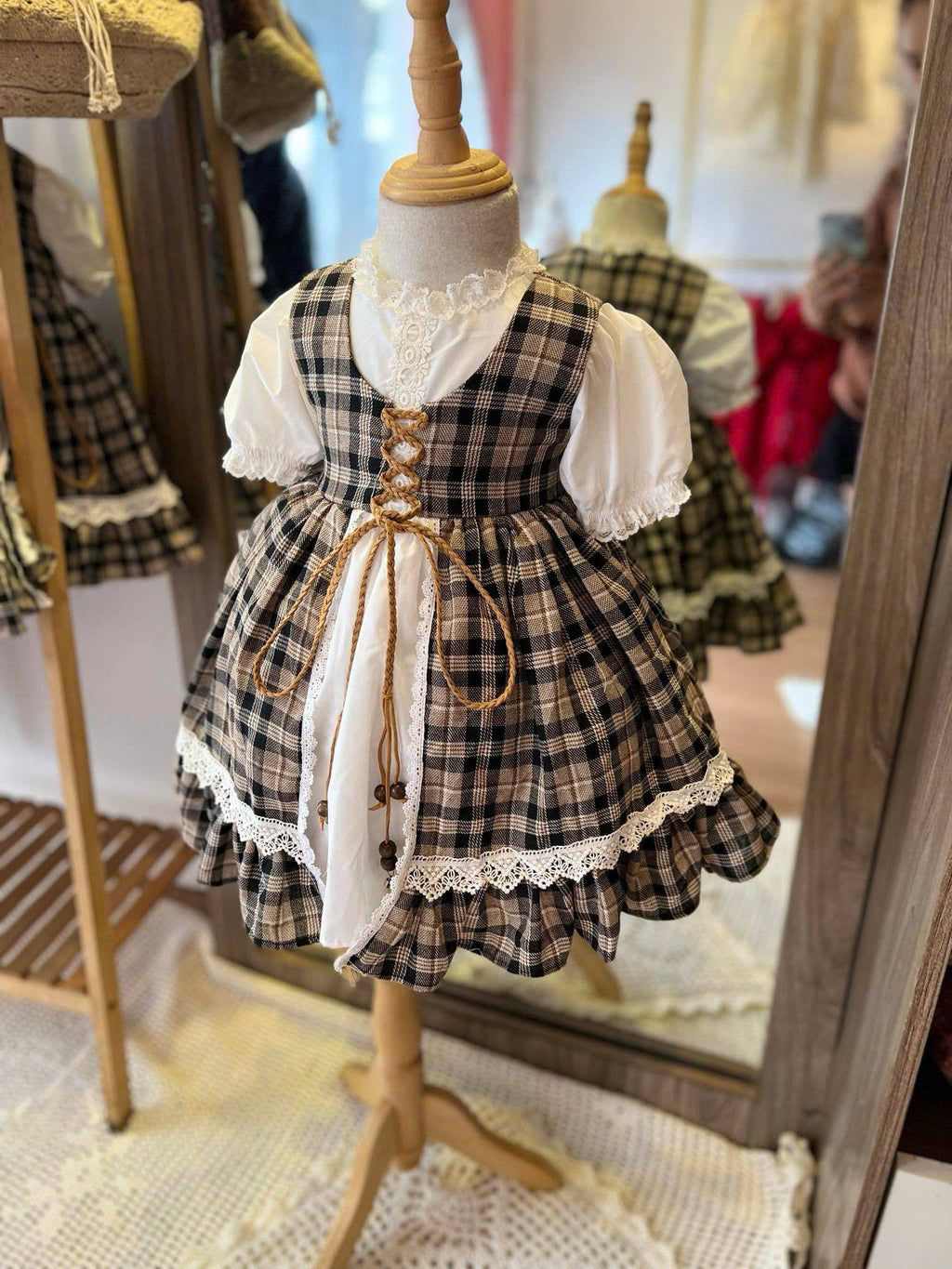 Vintage Plaid Dress for Girls – Lace Puff Sleeve Dress (1–6 Years)