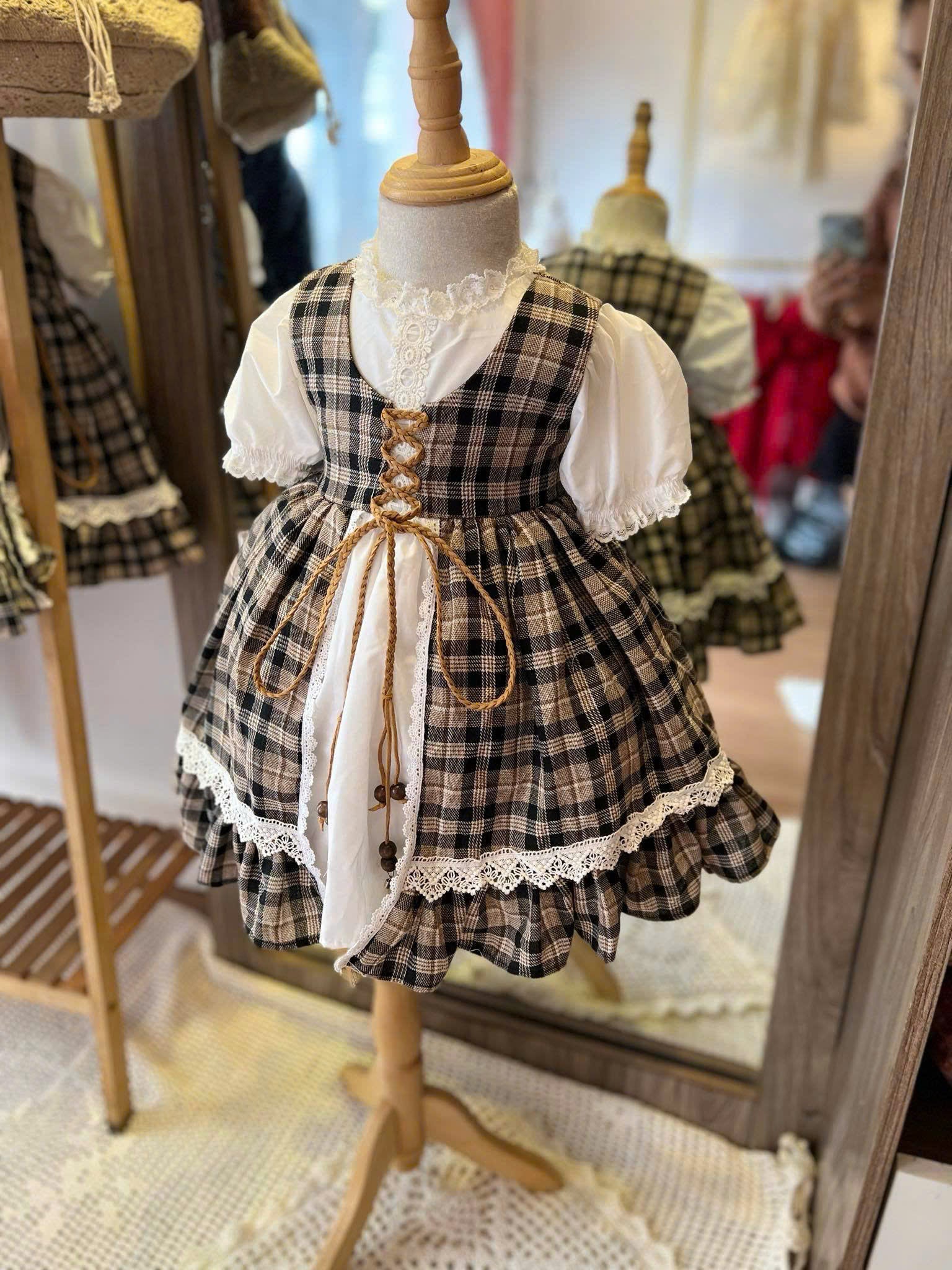 Vintage Plaid Dress for Girls – Lace Puff Sleeve Dress (1–6 Years)