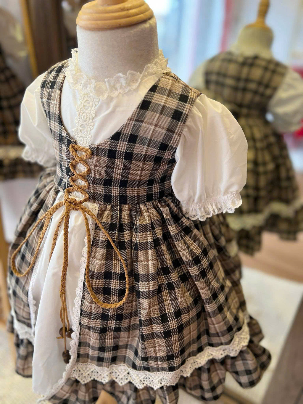 Vintage Plaid Dress for Girls – Lace Puff Sleeve Dress (1–6 Years)