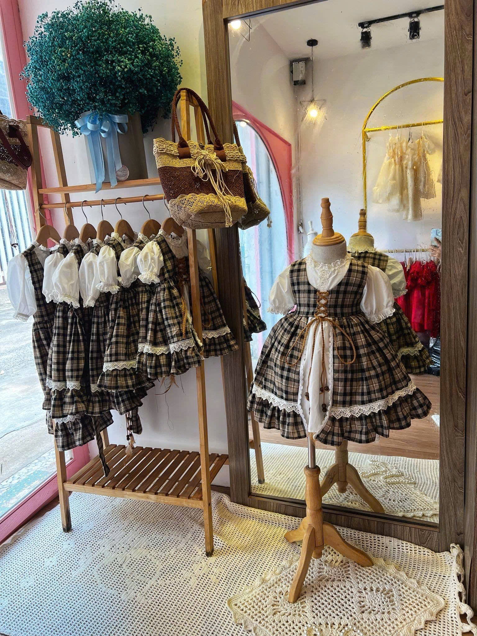 Vintage Plaid Dress for Girls – Lace Puff Sleeve Dress (1–6 Years)