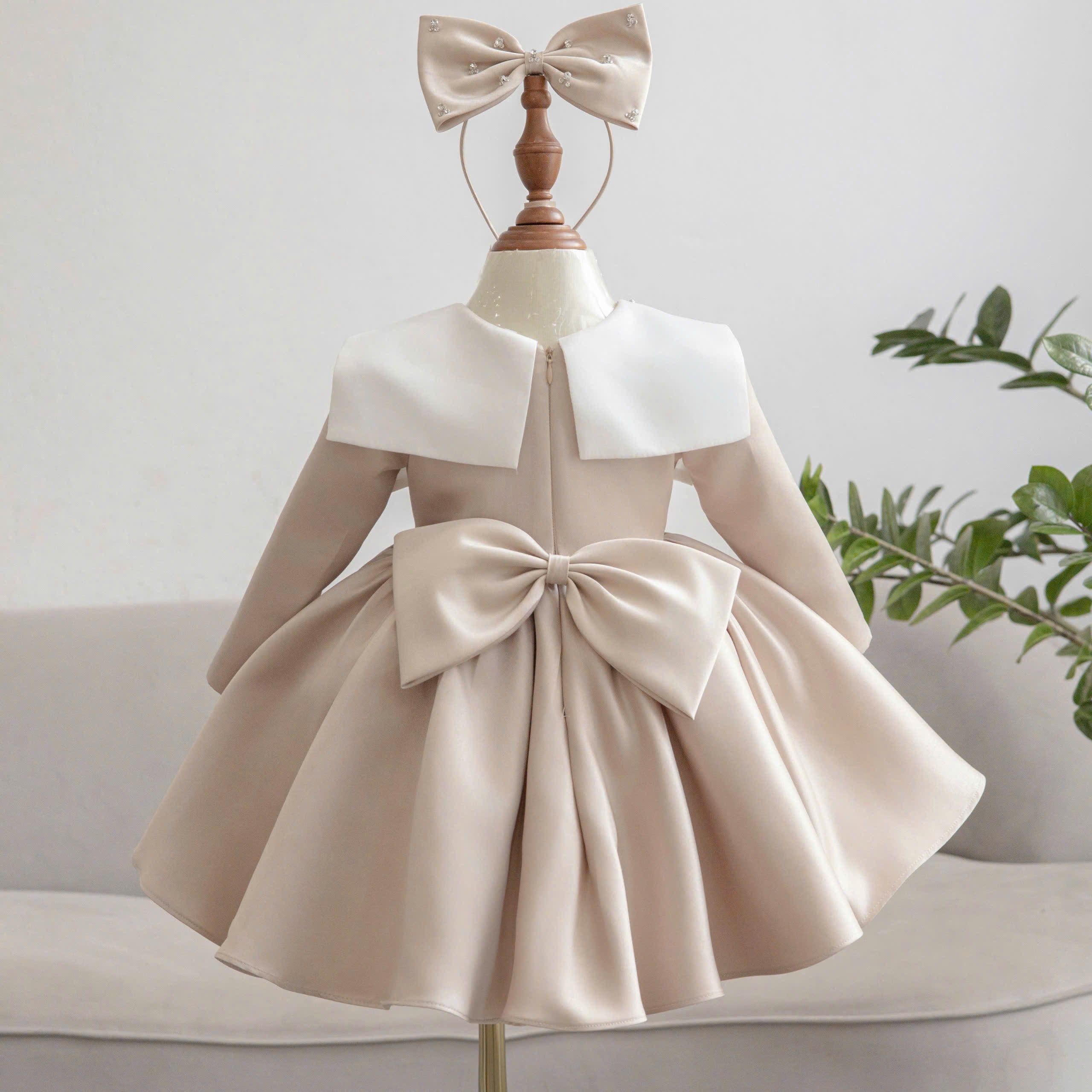 Champagne Crystal Bow Girl Dress – Flower Girl, Birthday & Special Occasion Dress (1–6 Years)