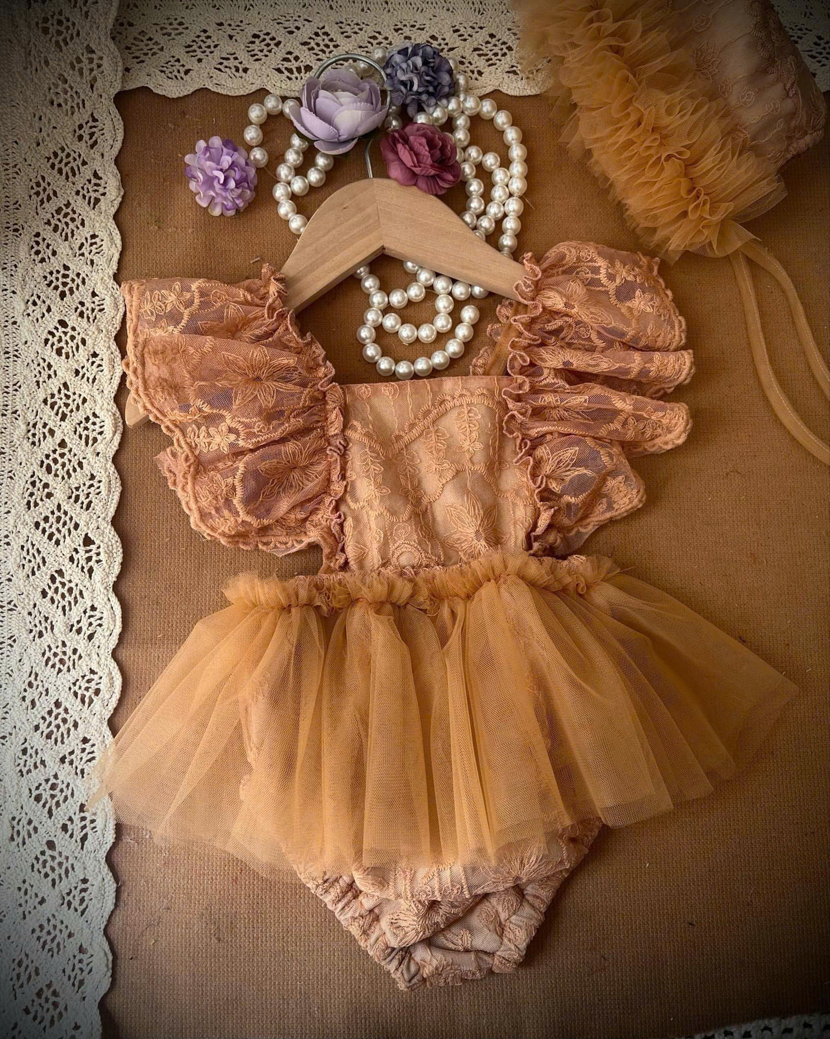 Vintage Lace Baby Girl Romper Dress with Tulle Skirt & Bonnet – Newborn to 3Y Outfit